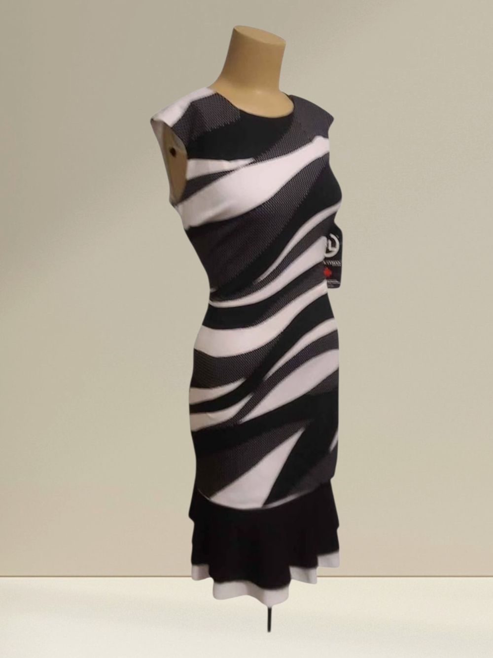 NWT Frank Lyman Sleeveless Black & White Wave-Print Dress